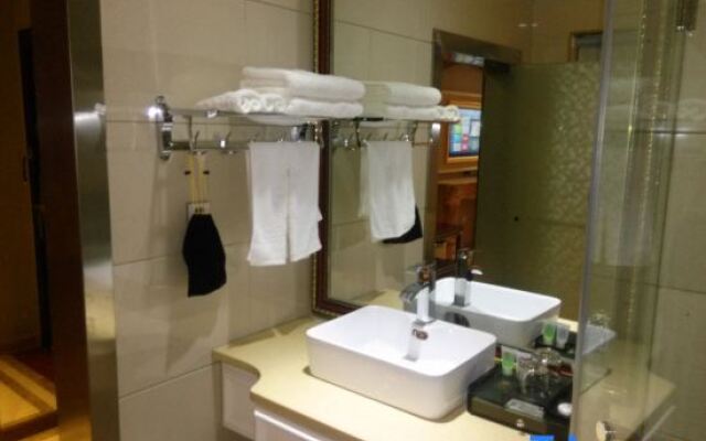 Oriental Crown Holiday Hotel
