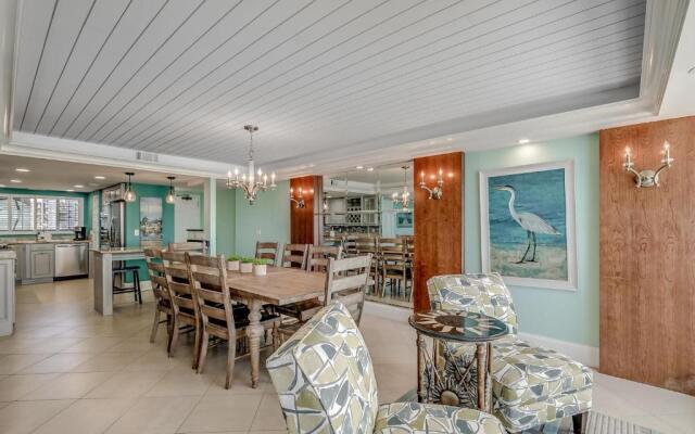 Penthouse 704, Carolina Dunes