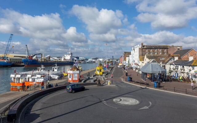 Quay Holidays - Dolphin Quays