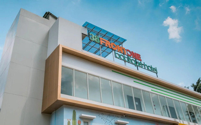 Three Eight Front One Boutique Batu