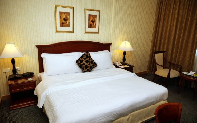 Golden Tulip Al Hamra Hotel