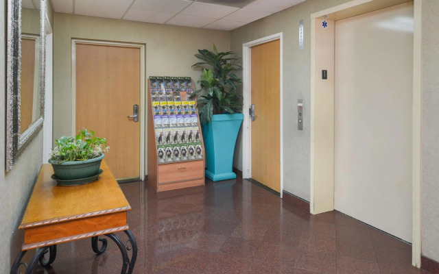 H3 Inn & Suites LAX Airport