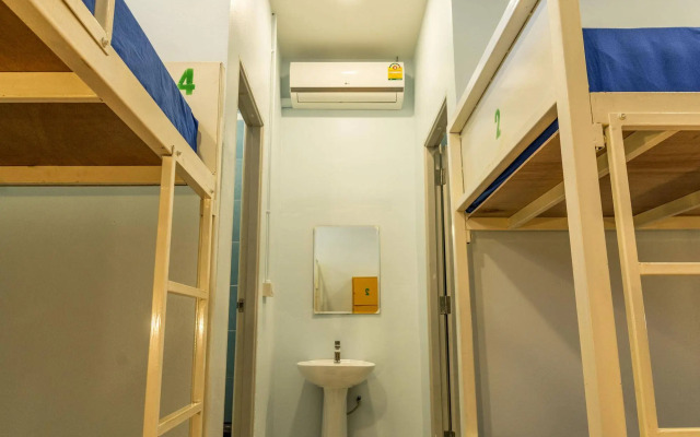 Treechart Hostel