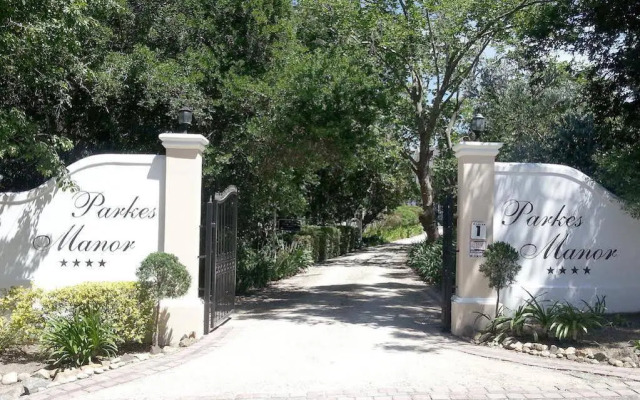 Parkes Manor