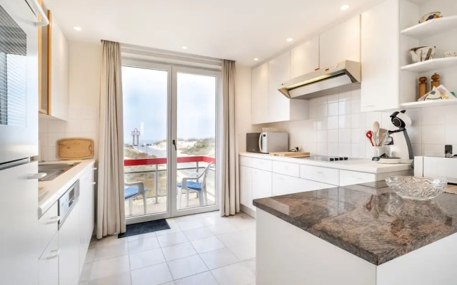 Hawthorn 2-1 Centrally Located and Near the Beach