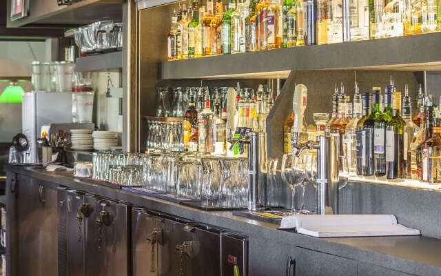 Quality Inn Waddling Dog