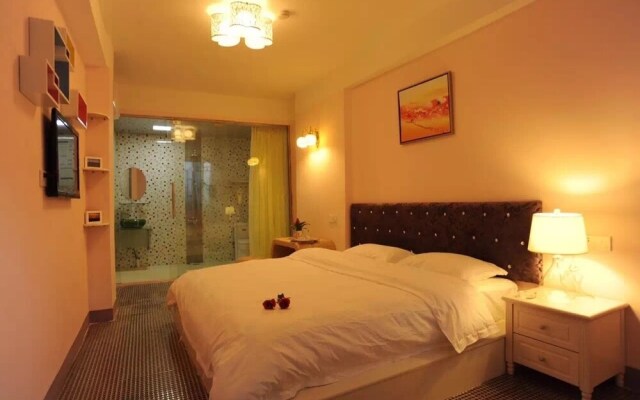 Qinglian River View Guesthouse