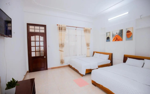 Lavie House 10-2 Lạc Long Quân