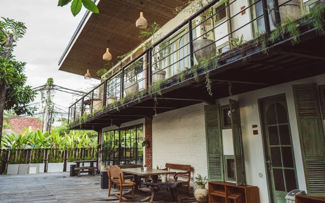 White Penny Hostel