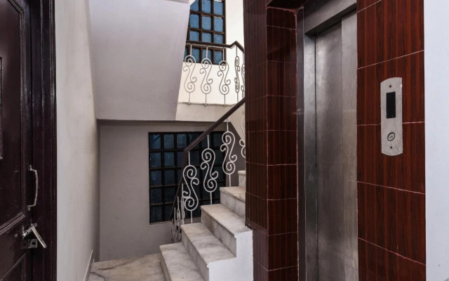 Golden Plaza By OYO Rooms