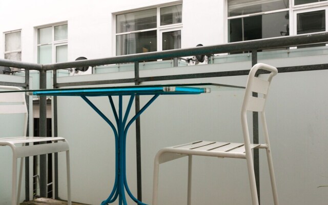 Holloway Road Apartments (Peymans)