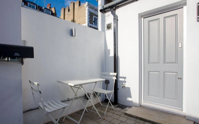 Newly Refurbished Modern 3 Bedroom Apartment in Affluent Fulham