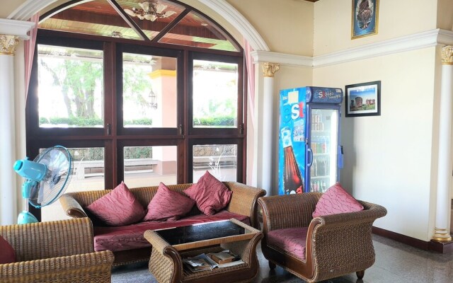 Dee Prom Hotel