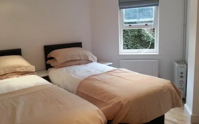 Earls Court Apartment