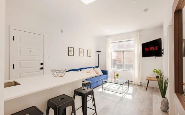 M11 Gorgeous Modern 2BR Sofabed Heart of Plateau