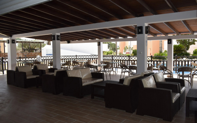 Matina Pefkos ApartHotel
