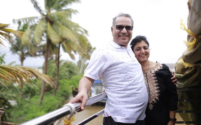 Sreekrishna Houseboat