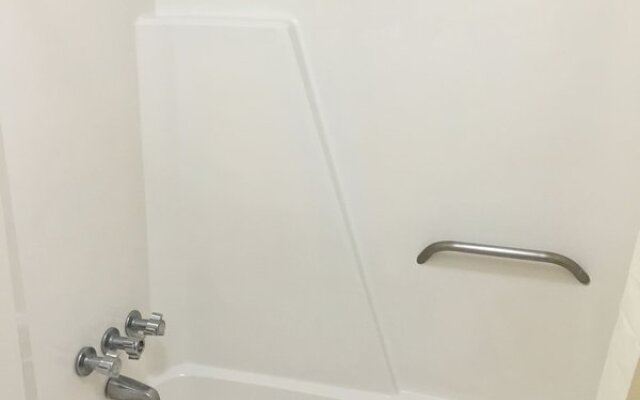 Rodeway Inn & Suites