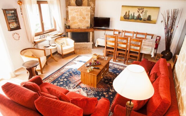 Hilltop Restful Maisonette in Arachova