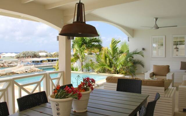 Sea View Villa by the Mambo Beach With Private Pool