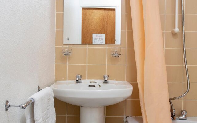 OYO Godolphin Arms Hotel