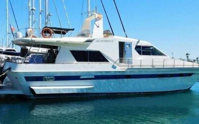 60ft Motor Yacht in Ocean Village Gibraltar