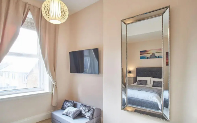 Rooftops in Whitby With 1 Bedrooms and 1 Bathrooms