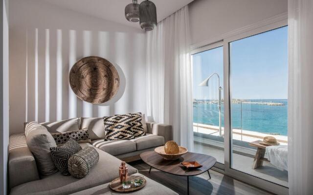 Khroma Luxury Suite 1 Beach front apartment