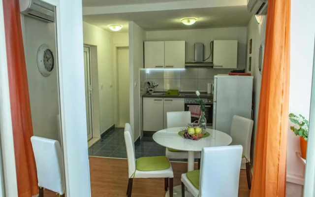 West Wall Apartment