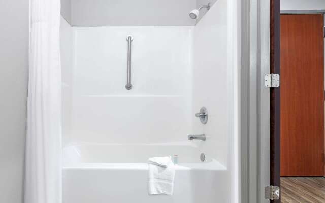 Days Inn & Suites by Wyndham Cabot