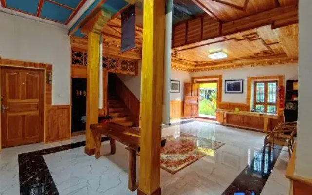 Sangdun Longzhu Homestay (Zhonglu Tibetan Village)