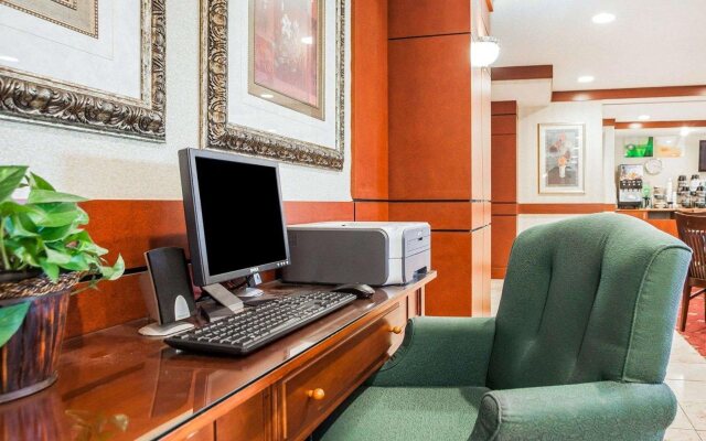 Quality Inn Milwaukee/Brookfield