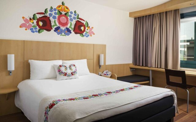 ibis Budapest Heroes Square