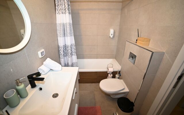 lakeview apartment
