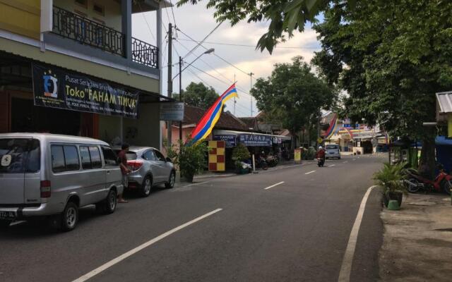 Hotel Alami near Alun-Alun Klaten