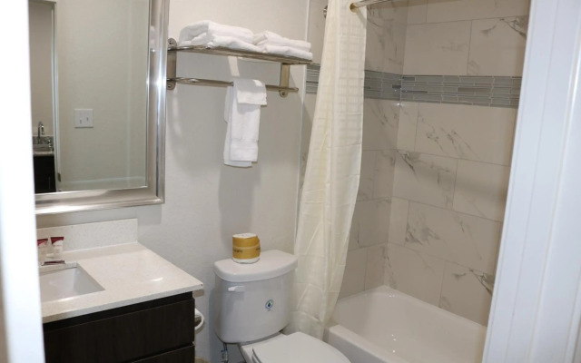 Scottish Inn & Suites - IAH Airport