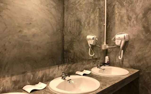 OYO 526 Baan Wararin Hostel