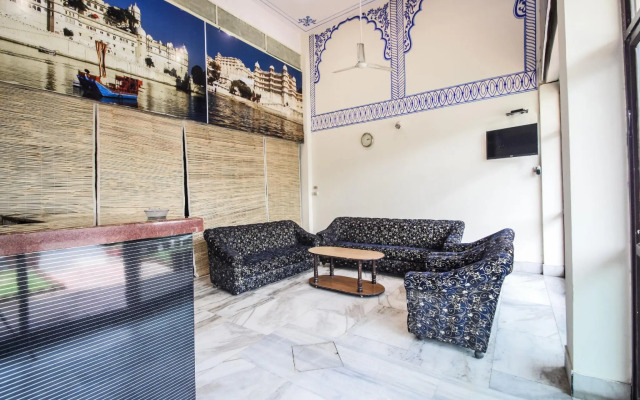 OYO 15212 Hotel Seema