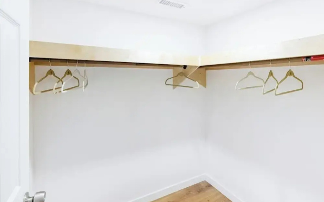 Fresh 2BR Duplex Pets Welcome
