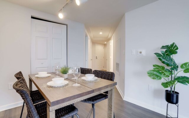 Fantastic Apt with City View at Ballston