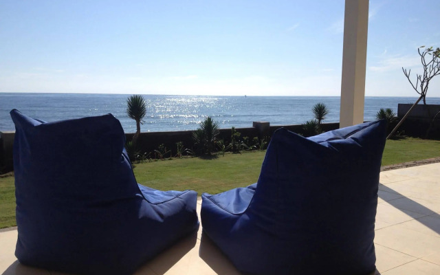 Air Sanih Beach Villa