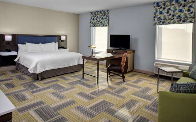 Hampton Inn & Suites Syracuse North Airport Area