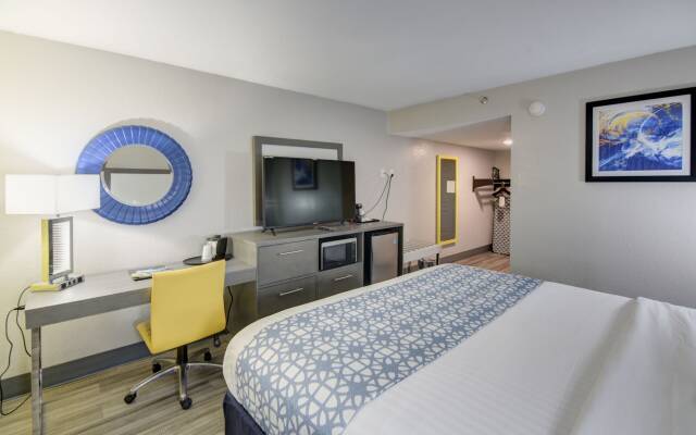 Emerald Coast Inn & Suites