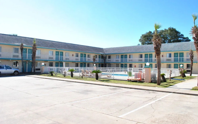 Coconut Grove Motor Inn