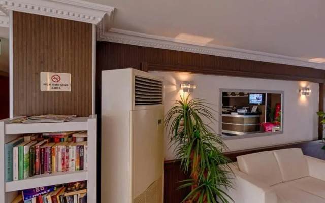 Akalia Suite Hotel & Spa