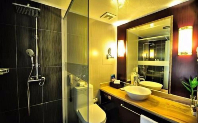 Vienna International Hotel Shandong Yantai FTA Jinshatan Xingyi Square