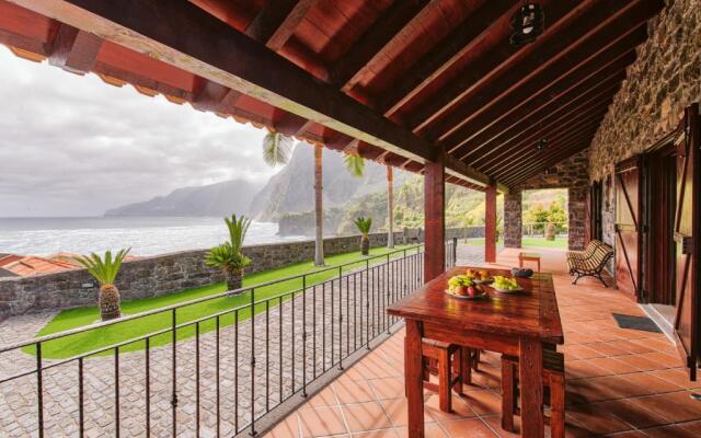 Seixal Sunny Villa