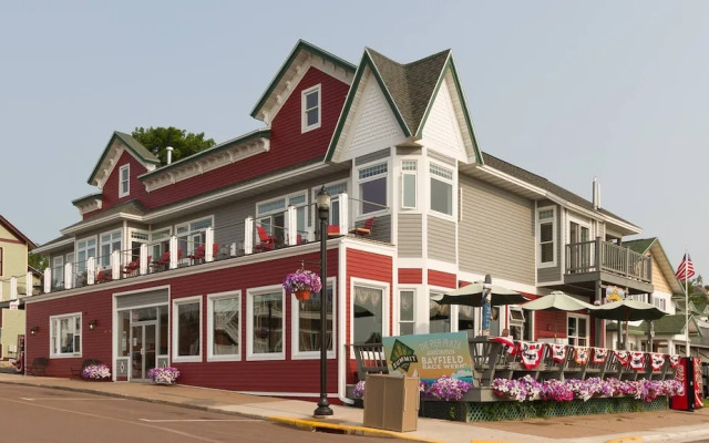 Pier Plaza Lodging