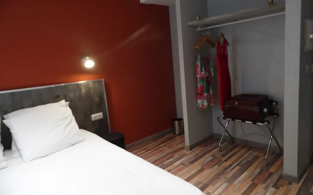 Logis Hotel Yseria - Historical Center