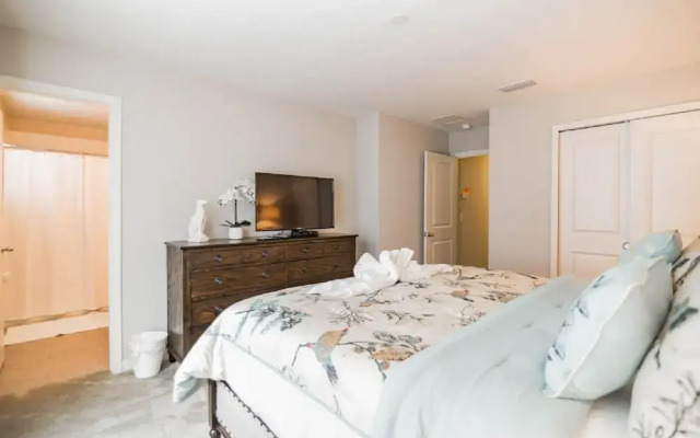 5131 Compass Bay